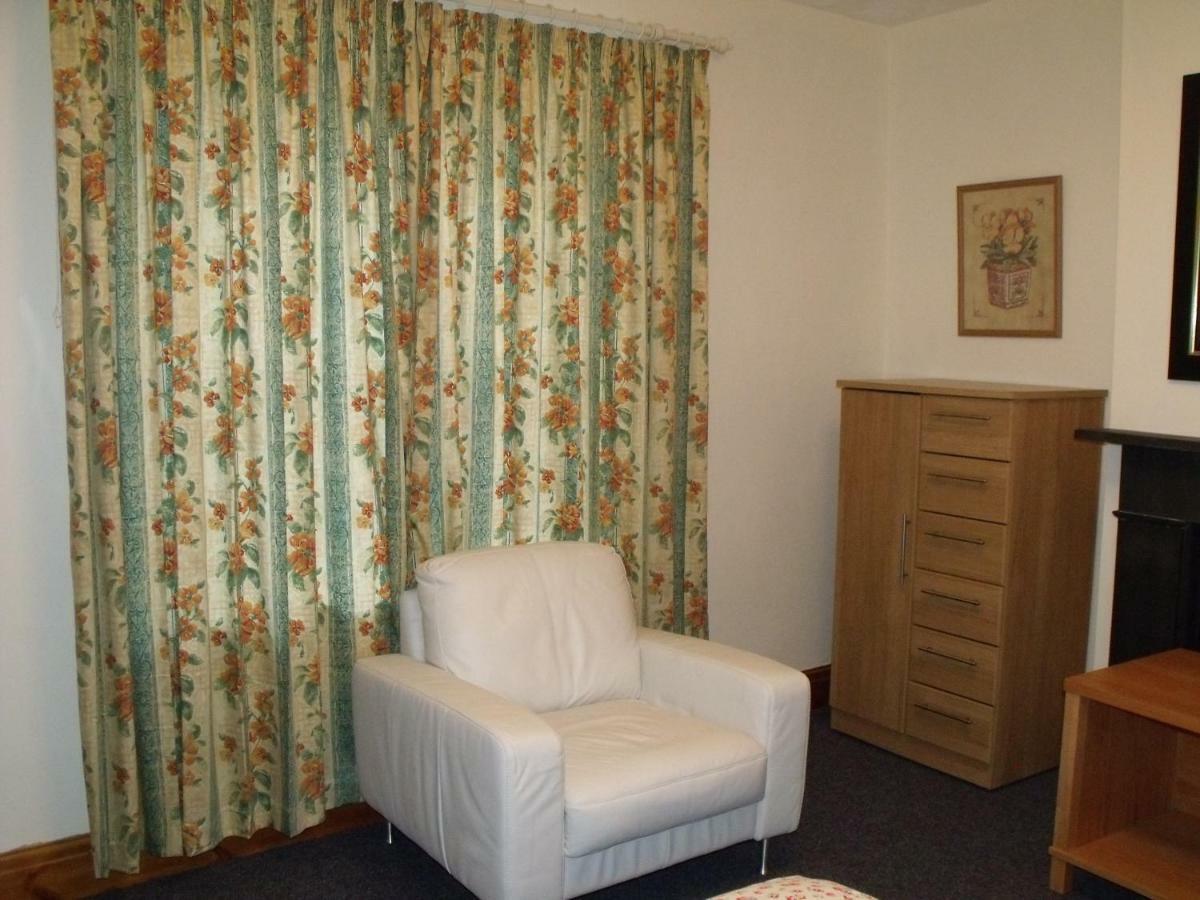 Cosy Ground Floor Disabled Friendly Room In Farm House Llandderfel Екстериор снимка