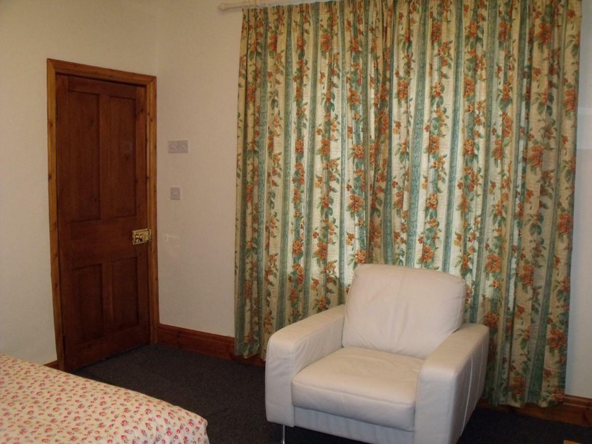 Cosy Ground Floor Disabled Friendly Room In Farm House Llandderfel Екстериор снимка