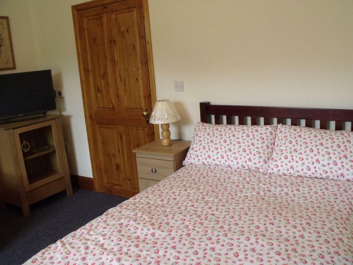 Cosy Ground Floor Disabled Friendly Room In Farm House Llandderfel Екстериор снимка