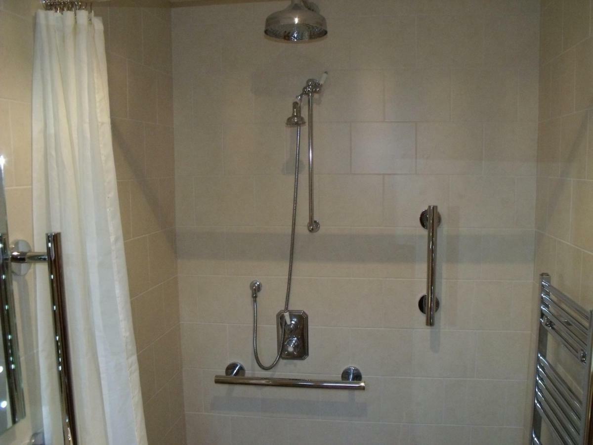 Cosy Ground Floor Disabled Friendly Room In Farm House Llandderfel Екстериор снимка