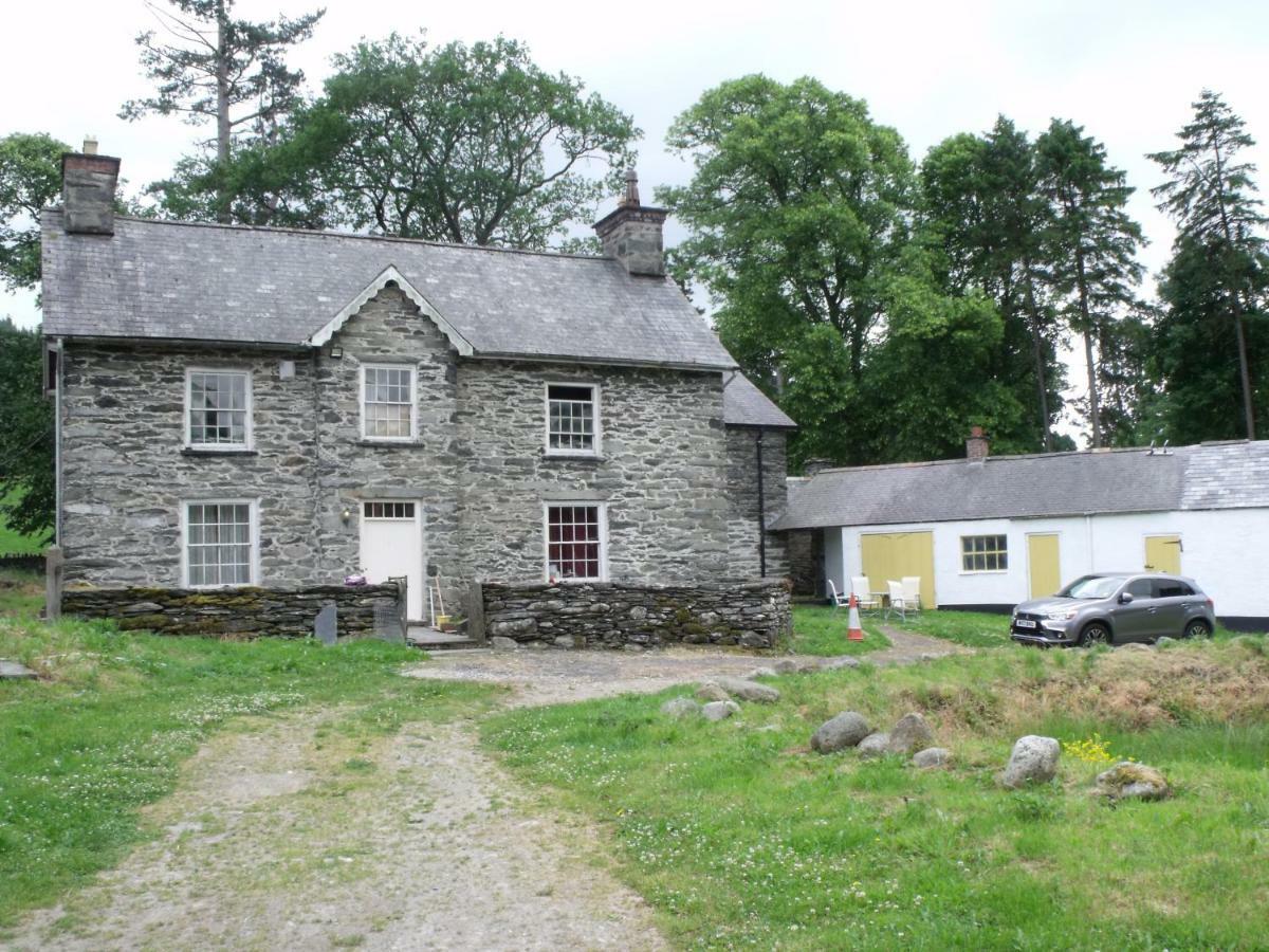 Cosy Ground Floor Disabled Friendly Room In Farm House Llandderfel Екстериор снимка
