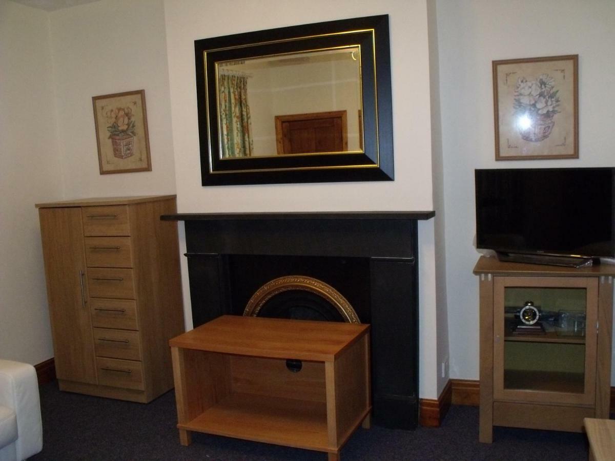 Cosy Ground Floor Disabled Friendly Room In Farm House Llandderfel Екстериор снимка